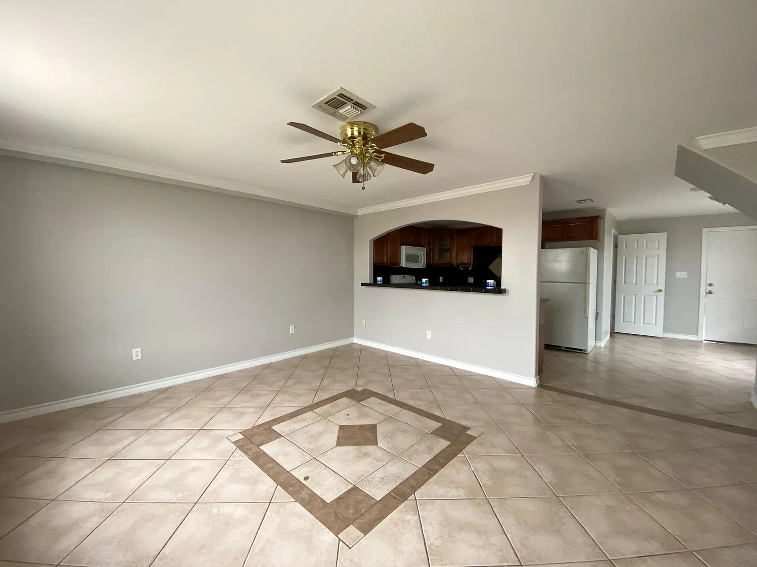 2 bed, 1.5 bath, 1200 sqft, $1,295 — Photo 2