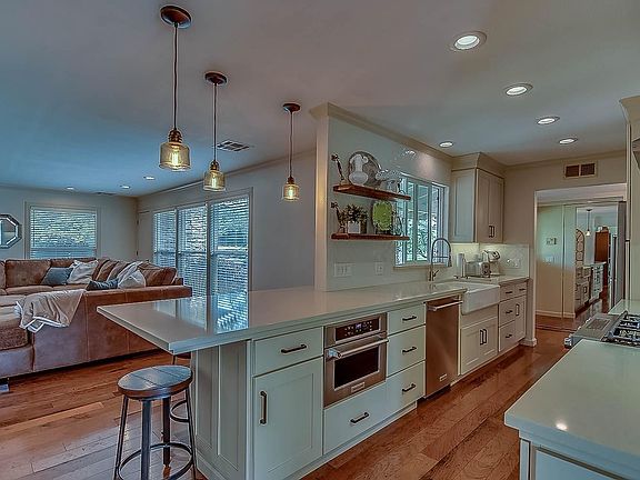 Kitchen - quartz counters built in micorwave