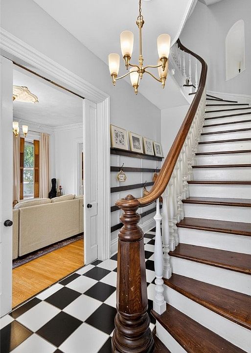 6th image of 147 E Genesee St