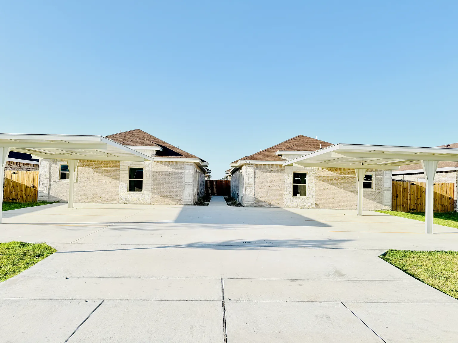 2 bed, $950 — Photo 1