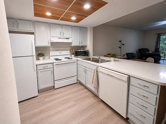 2nd image of 1101 2nd Ave N APT 804