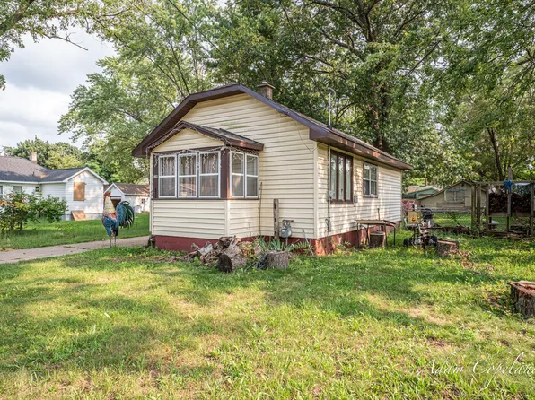 326 43rd St SE, Kentwood, MI 49548