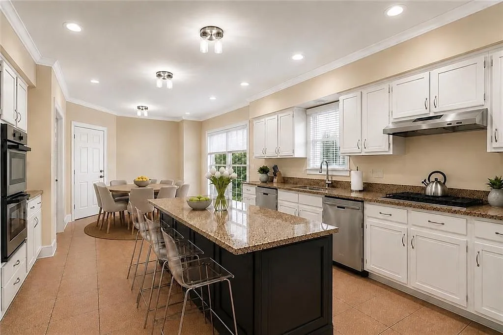 4 bed, 4.0 bath, 3319 sqft, $4,650 — Photo 4
