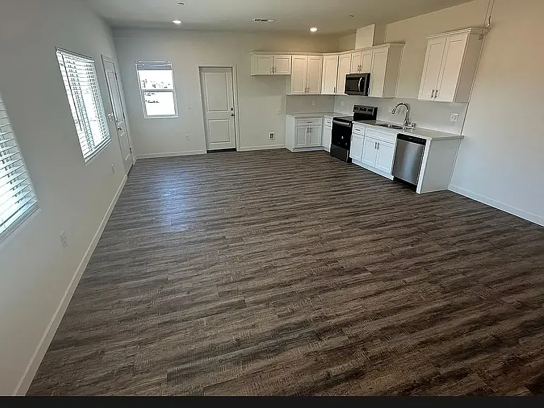 6009 Curvy Hills Dr #B — Photo 4