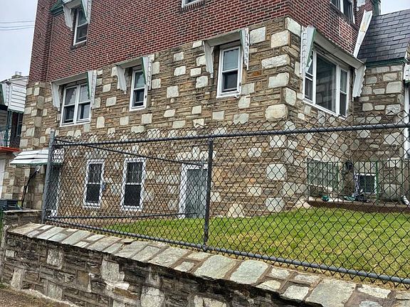 2nd image of 3054 Hellerman St