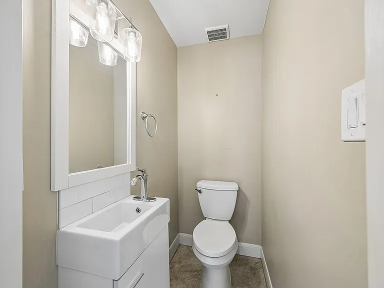 905 Harvard St — Photo 28