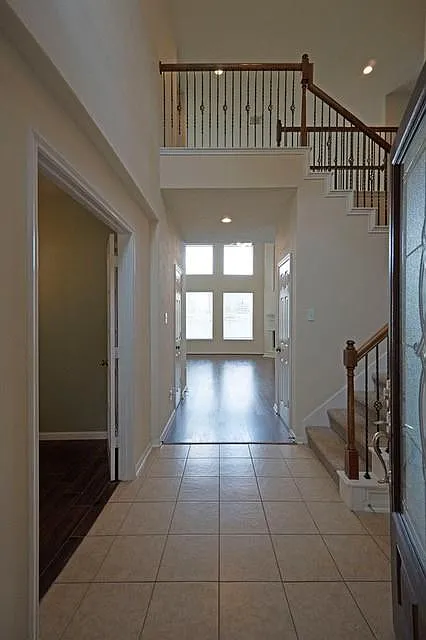 4 bed, 2.5 bath, 2665 sqft, $2,480 — Photo 2