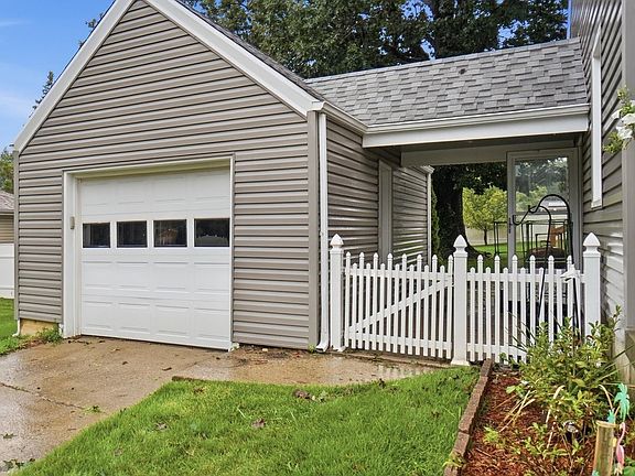 3rd image of 740 Shady Ln