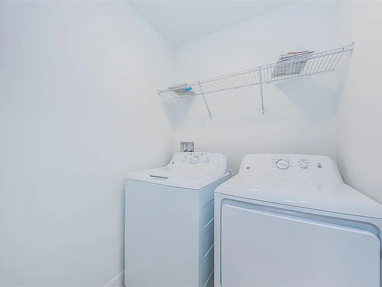 8327 Crescent Oaks Dr — Photo 38