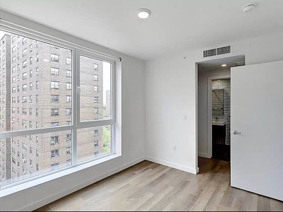 3rd image of 814 Amsterdam Ave APT 12M