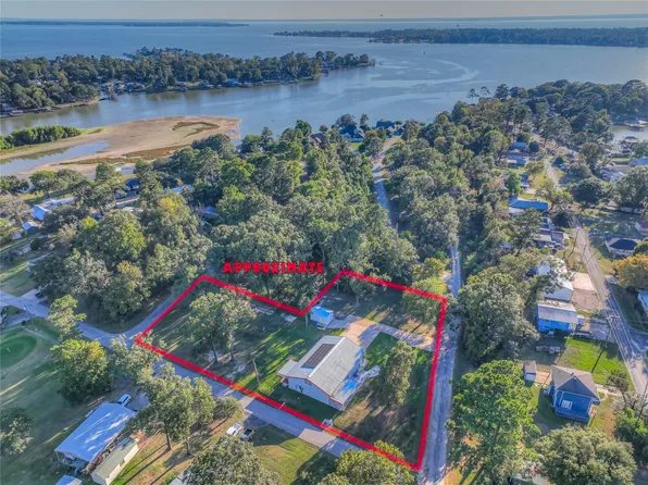120 Harbor Light Dr, Livingston, TX 77351
