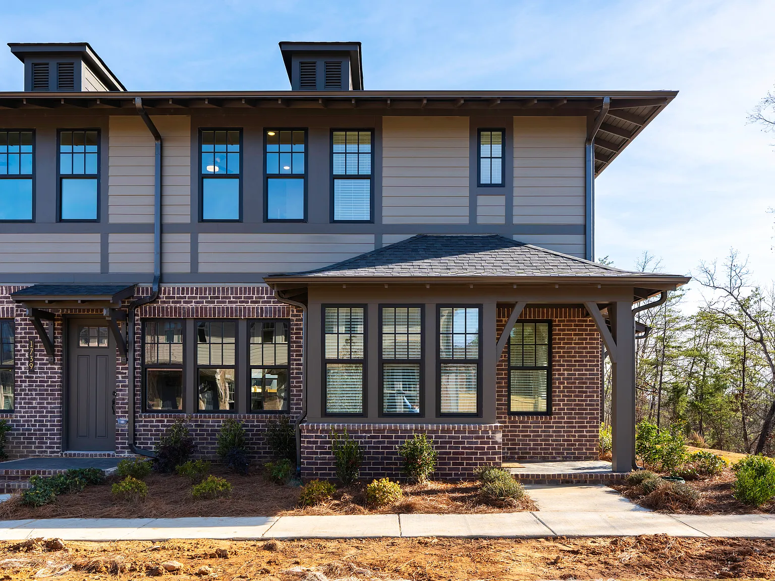 3 bed, 3.5 bath, 1636 sqft, $3,200 — Photo 1