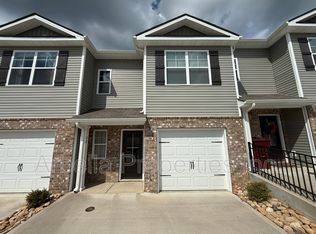 30 Moon Rock Ct, Johnson City, TN 37615
