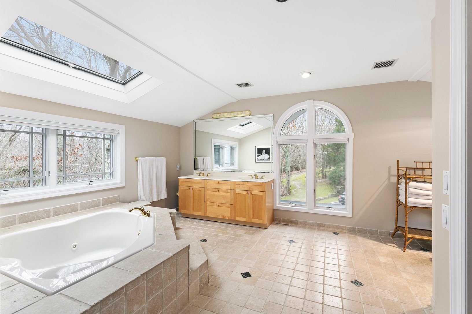  Primary En-suite Bathroom