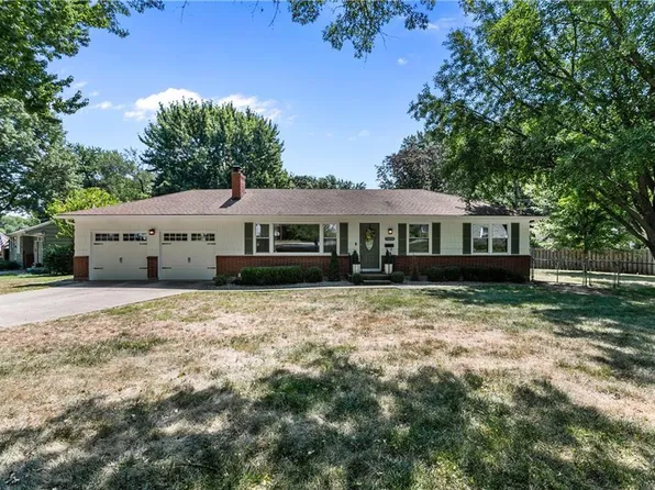 7001 Reeds Rd, Prairie Village, KS 66208