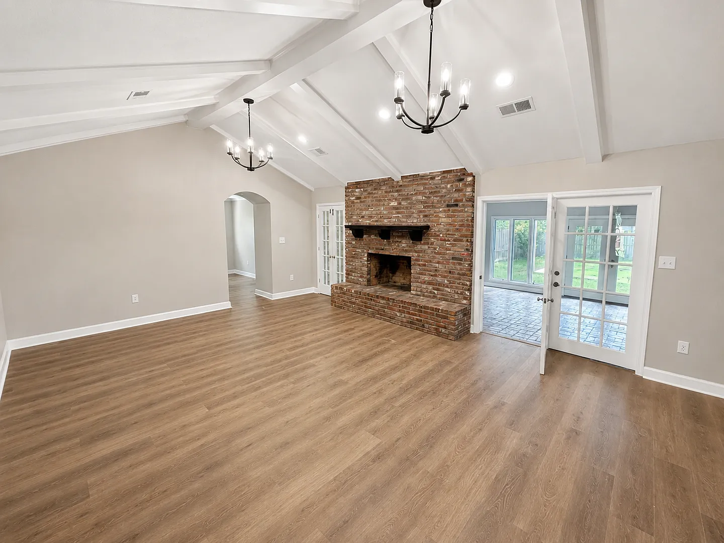 Refreshed 4-Bedroom Ranch with Private In-Law Suite — Photo 4