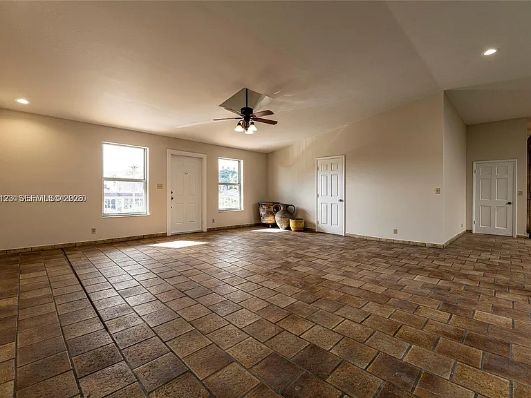 236 N Federal Hwy #201 — Photo 34