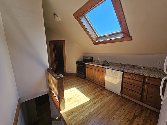 3rd image of 14 Oxford St APT 5