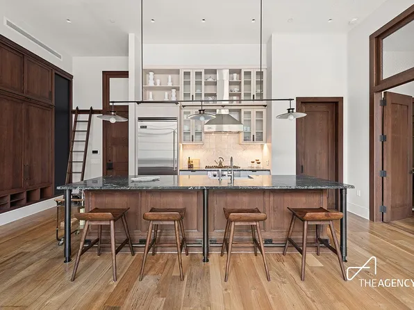 520 W 45th St #2A, New York, NY 10036