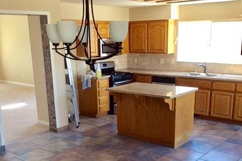 5th image of 421 Verona Pl