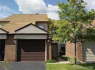 6580 Ridgefield Cir, West Bloomfield, MI 48322