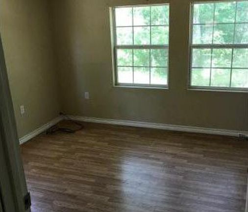2nd image of 318 Muckleroy St
