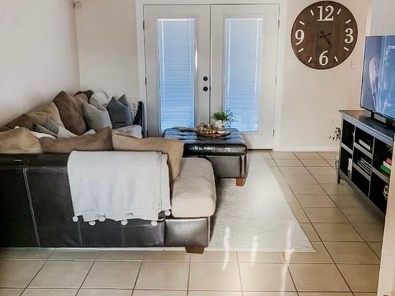 2nd image of 2087 Olmos Park Cir