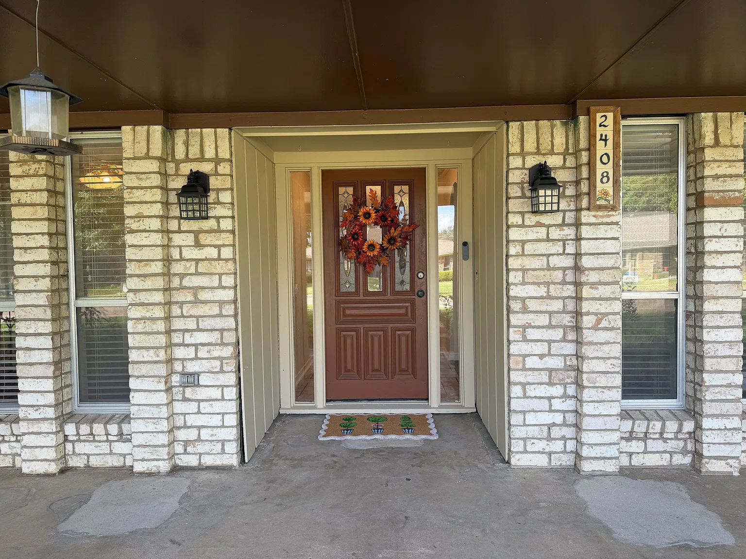 4 bed, 2.5 bath, 2212 sqft, $2,399 — Photo 4