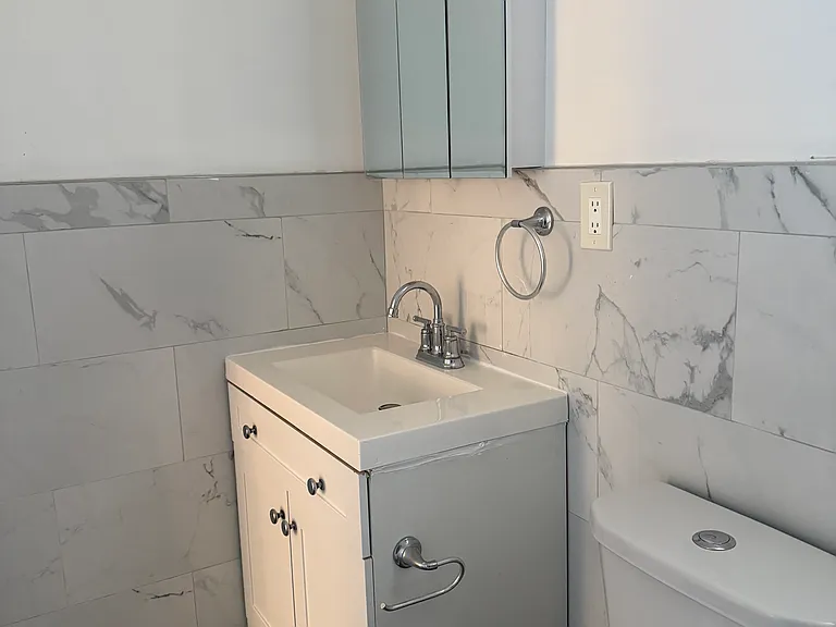 516 S Cherry St — Photo 15