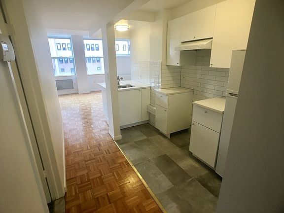 3rd image of 203 Henry St Fl 5