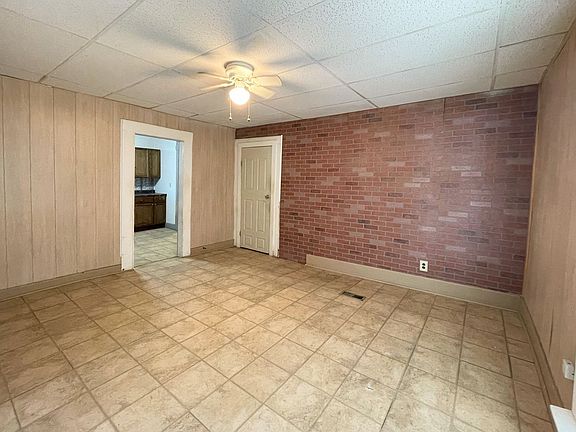 4th image of 519 E Avenue F