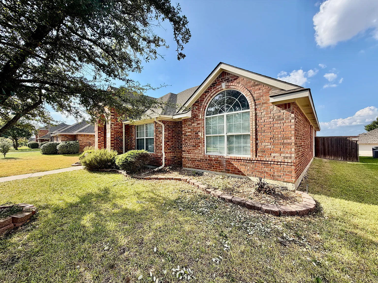 4 bed, 2159 sqft, $2,850 — Photo 4