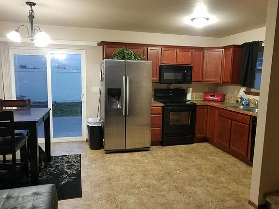5th image of 2078 N Cruze St