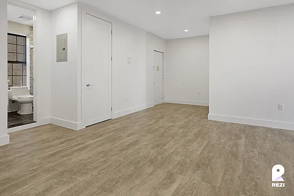 Rented by REZI | media 5