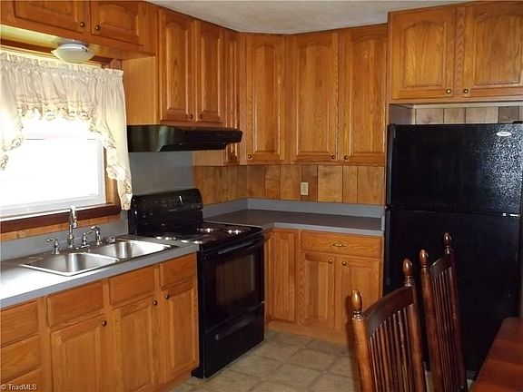 5th image of 3702 Edgewood Dr