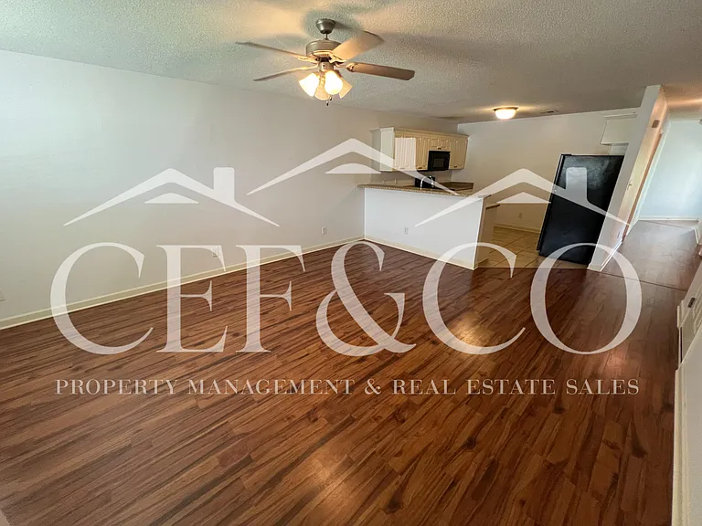 527 Victoria Manor Dr — Photo 16