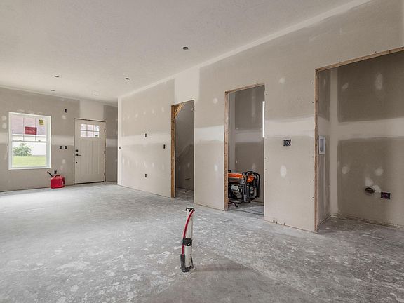 3rd image of 581 N Arthur St