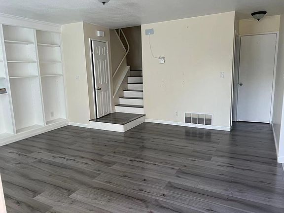 5th image of 2123 Medallion Dr APT 2