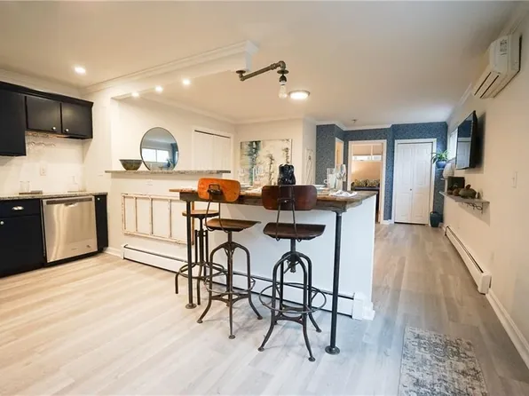 603 Thames St APT 1, Newport, RI 02840