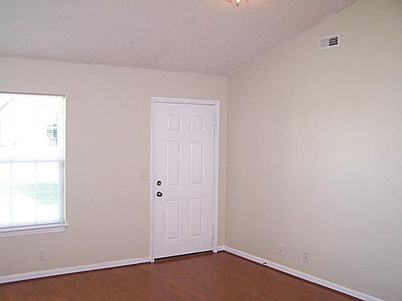 3rd image of 110 Meigs Dr