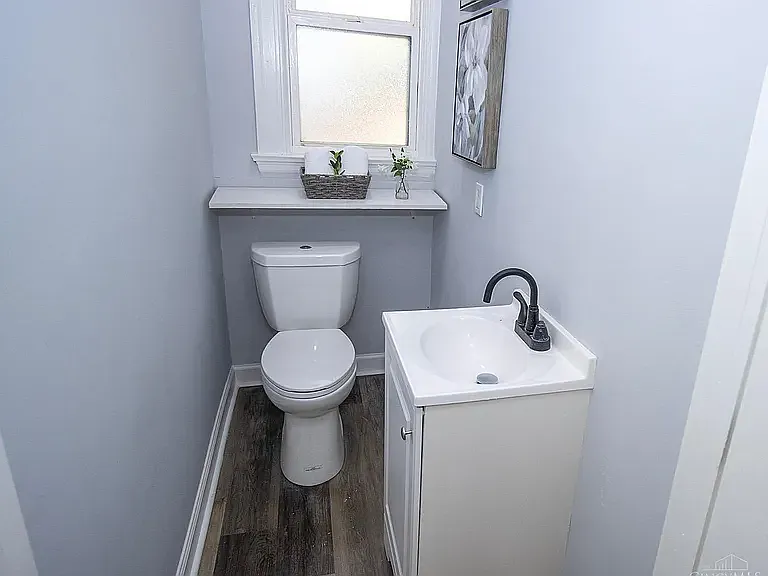 4 bed, 2554 sqft, $2,050 — Photo 2