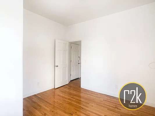 Rented by Realty 2000 Corp | media 22