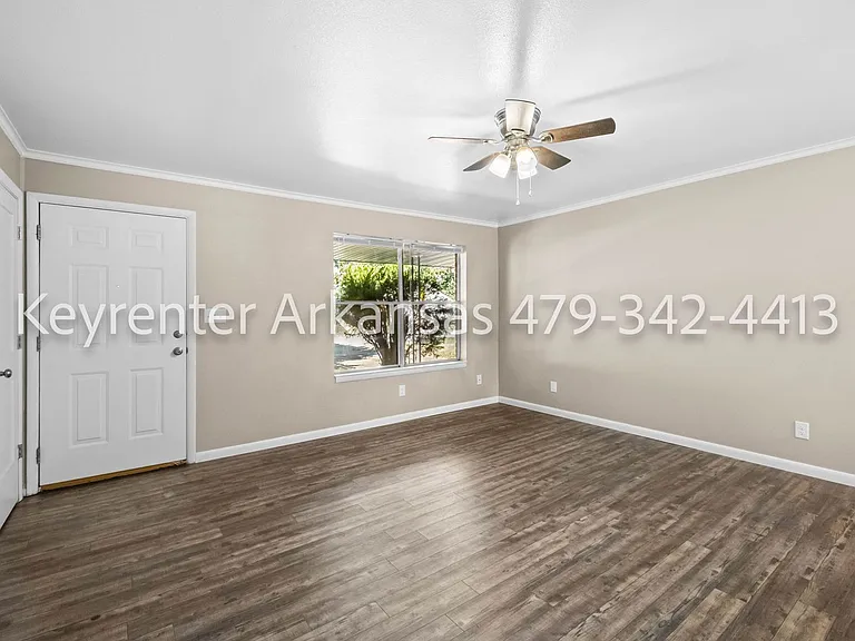 207 Carlton St — Photo 8