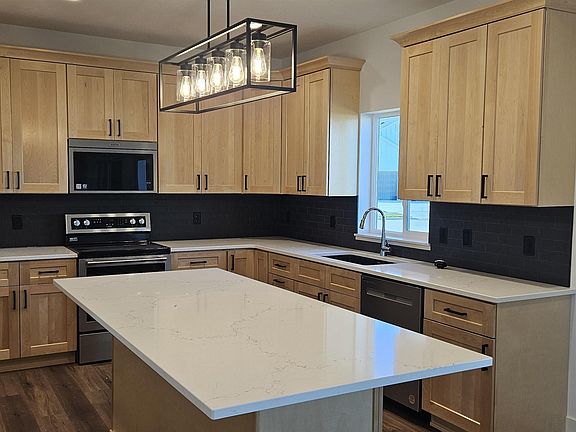 4th image of 780 W 24th Cir