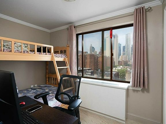 4th image of 39 Henry St #9