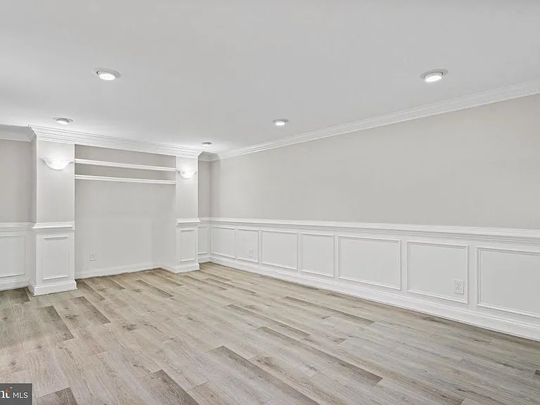 8251 Clifton Farm Ct — Photo 34