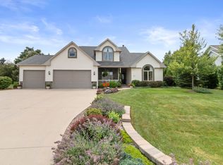 417 Maple Ln, Williams Bay, WI 53191