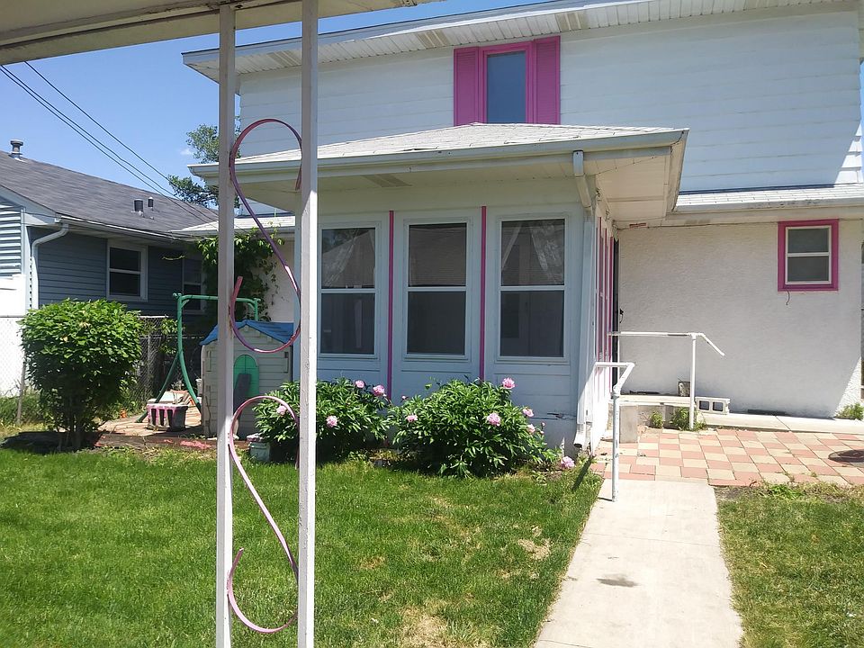 2nd image of 807 Upton Ave N