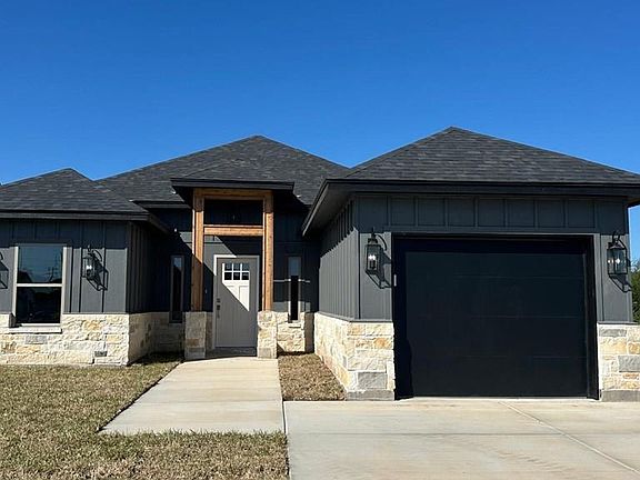 2nd image of 2817 Ari Dr