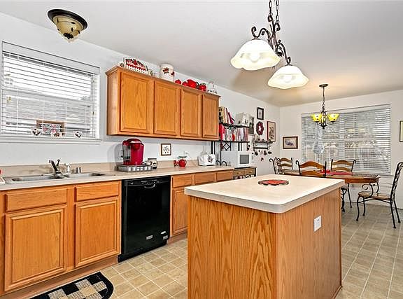 4th image of 221 Lake Travis Dr
